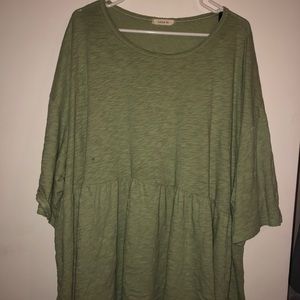 Green oversized flowy tee
